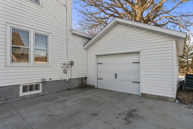 $230,000 | 130 2nd Street Southeast, Plainview, MN 55964