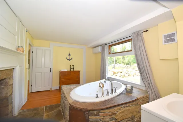 $749,000 | 259 Green Hill Beach Road, South Kingstown, RI 02879