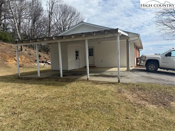 a view of backyard with deck and garden