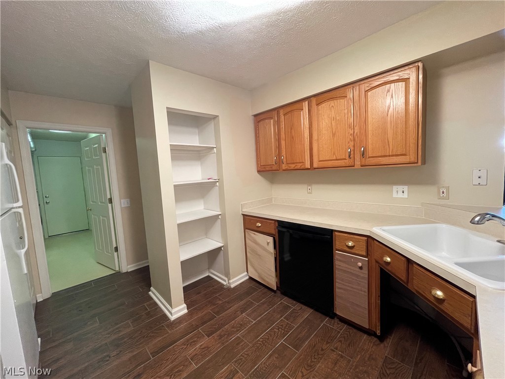 641 Stoney Ridge, Unit 83 Cleveland, OH 44143 - Photo 11 of 27 Kitchen