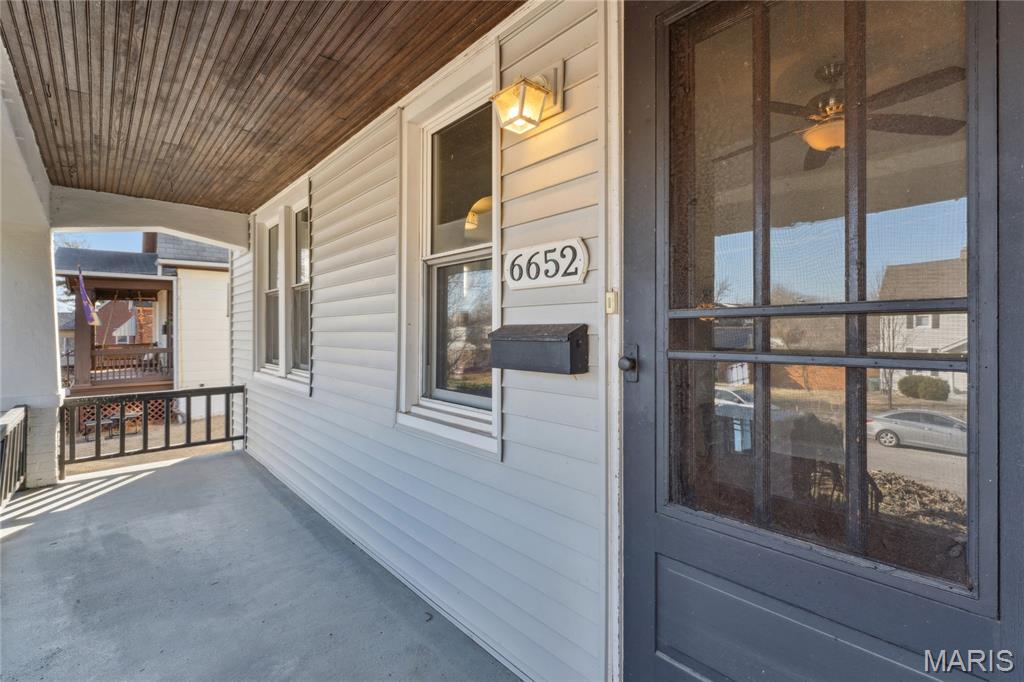 6652 Hancock Avenue St. Louis, MO 63139 - Photo 4 of 37