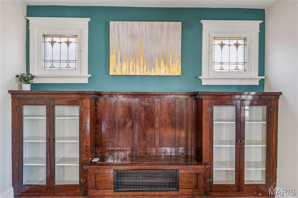 6652 Hancock Avenue St. Louis, MO 63139 - Photo 7 of 37