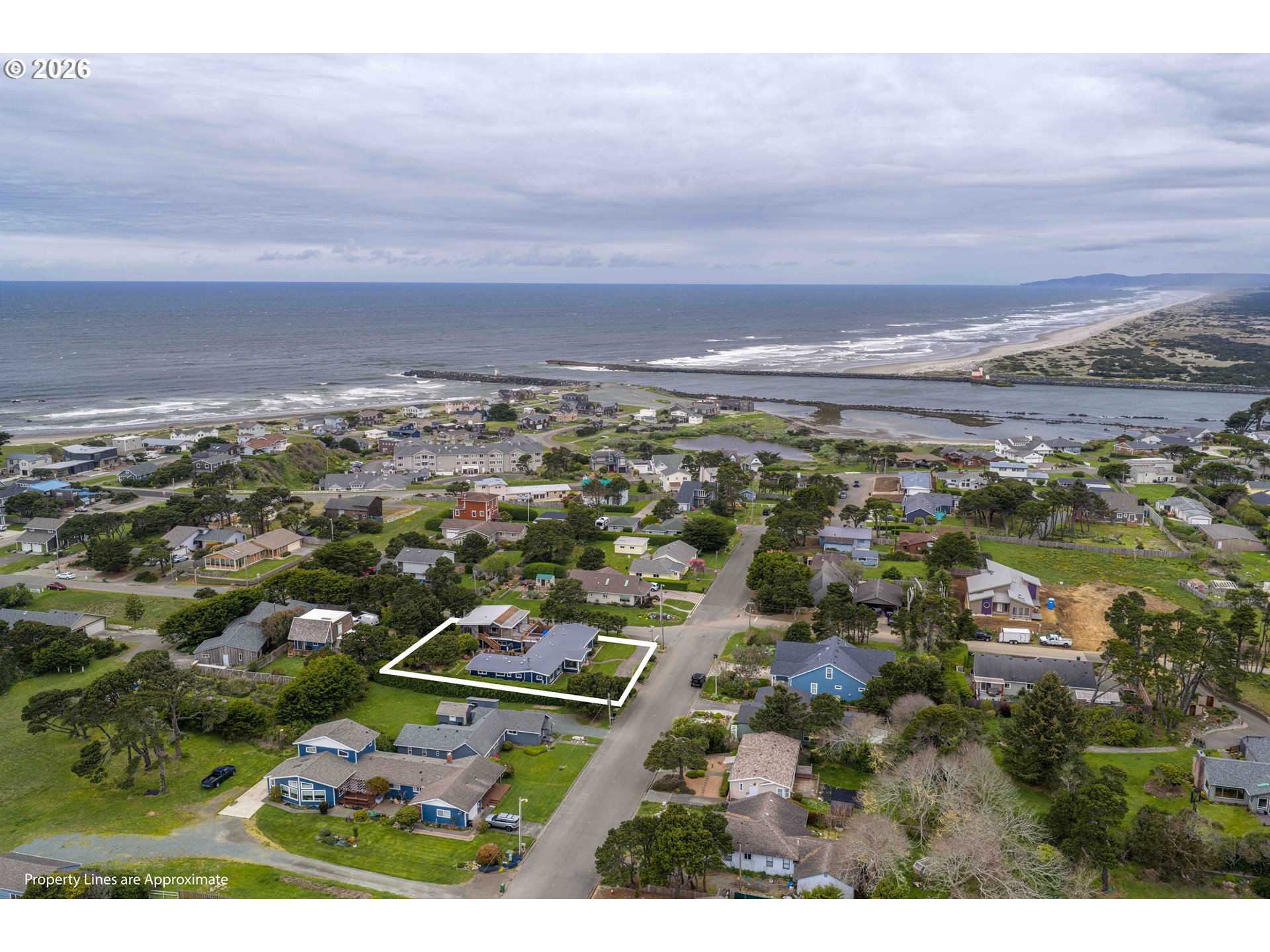 820 Jackson Avenue Southwest Bandon, OR 97411 - Photo 3 of 48