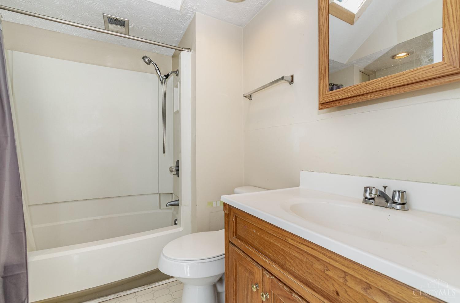 3 Foxhall Court Cincinnati, OH 45219 - Photo 26 of 37 Unit 3, main level bathroom