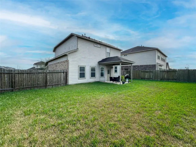 a view of a house with backyard and porch