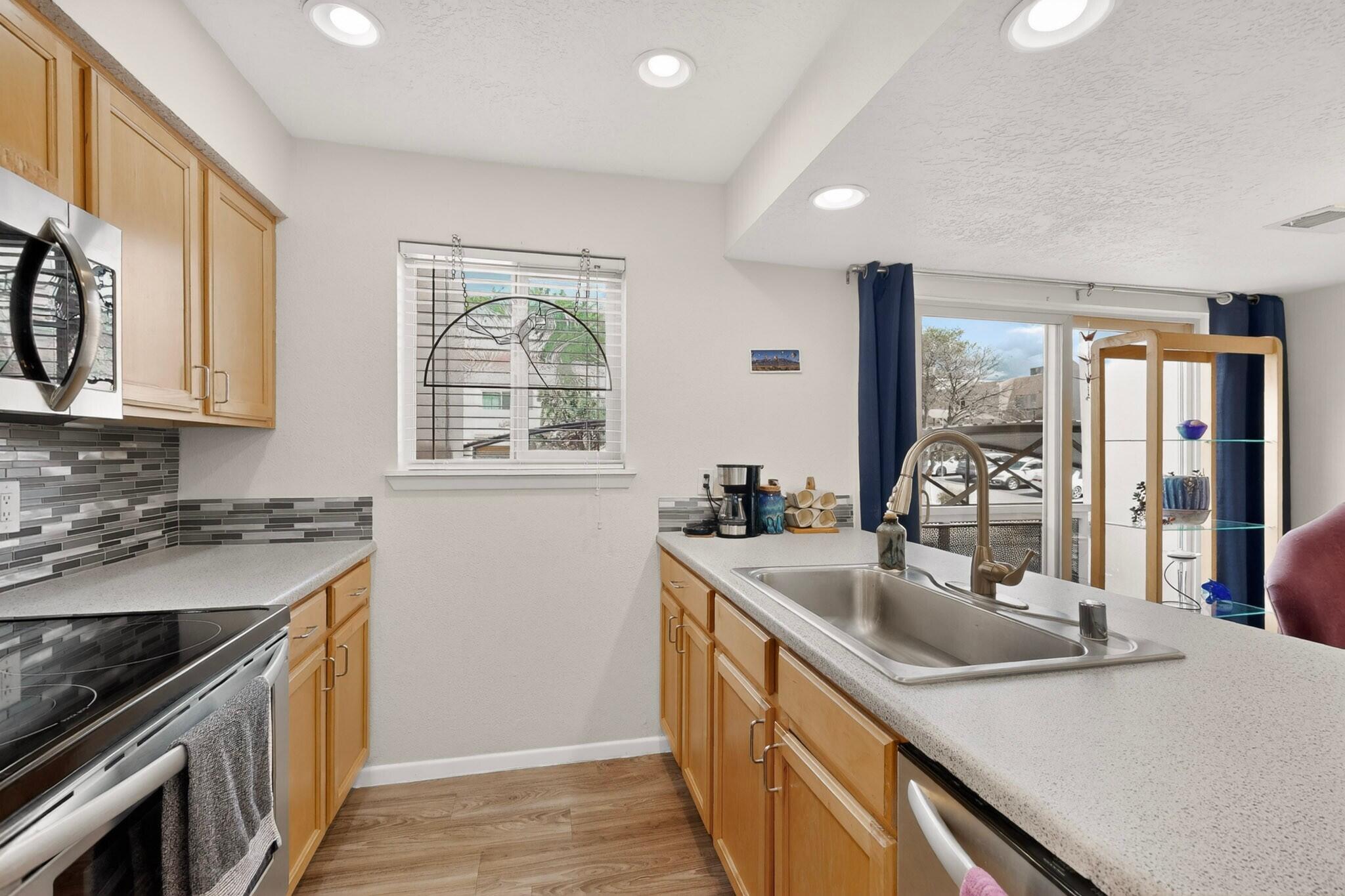 13266 Candelaria Road Northeast Albuquerque, NM 87112 - Photo 4 of 28 Gallery Image 4