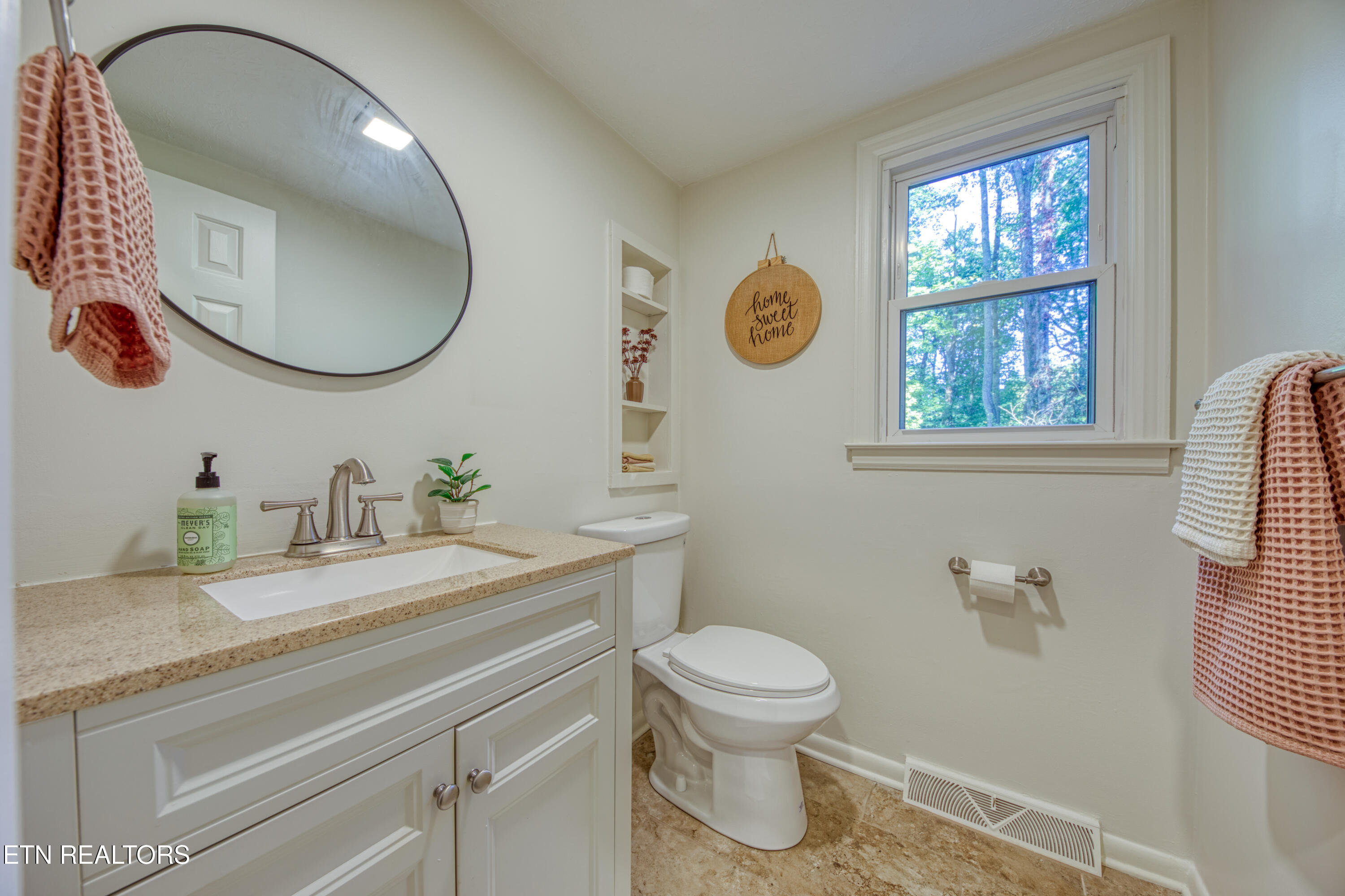 1088 West Outer Drive Oak Ridge, TN 37830 - Photo 23 of 40 0H3A6764_13