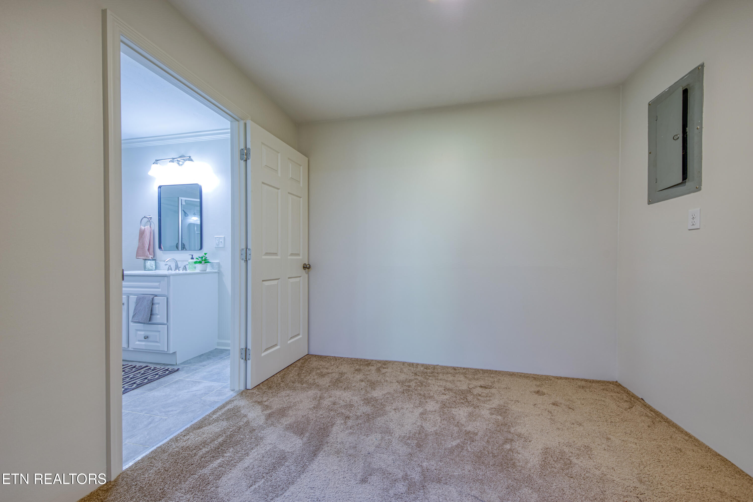 1088 West Outer Drive Oak Ridge, TN 37830 - Photo 28 of 40 0H3A6838_33