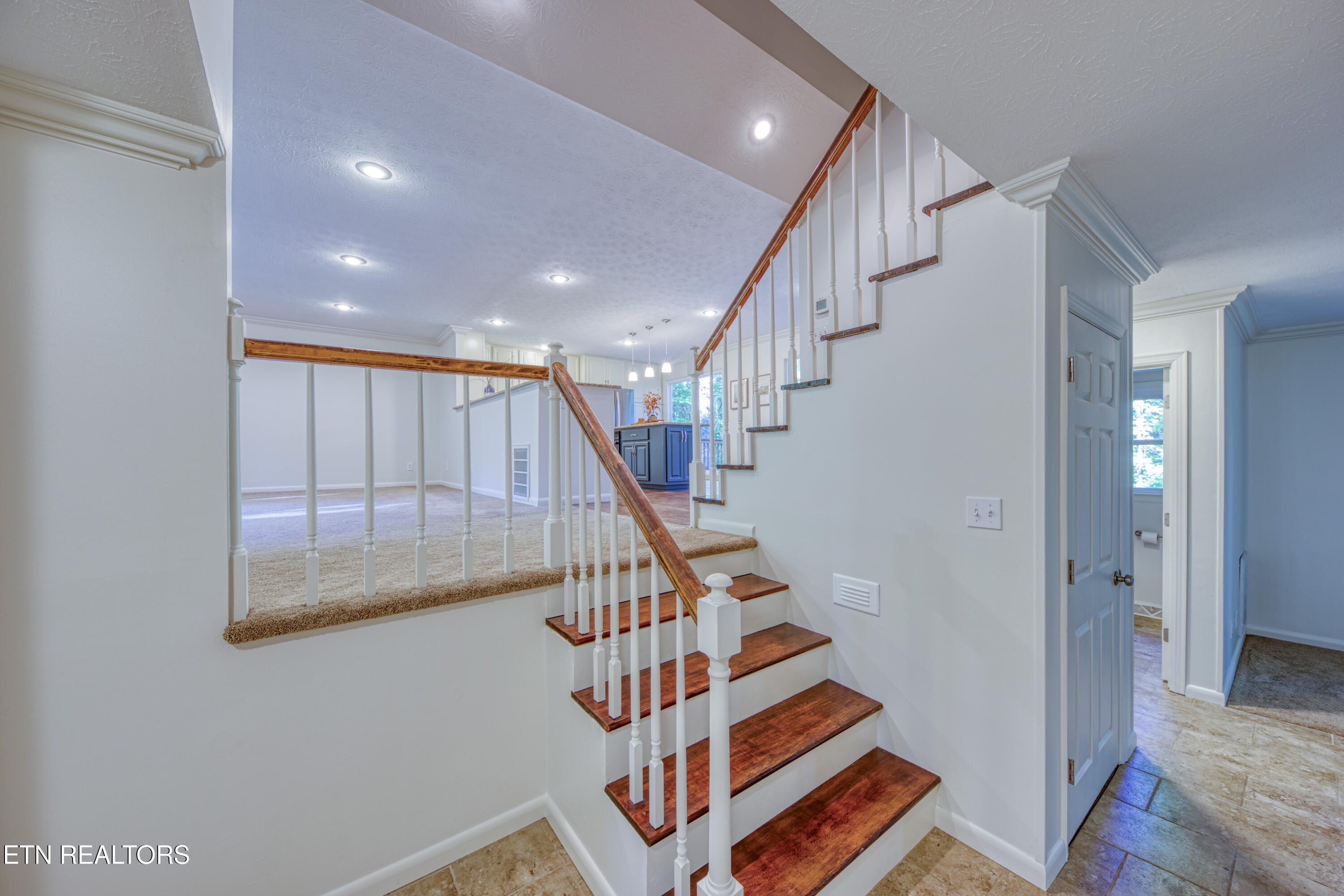 1088 West Outer Drive Oak Ridge, TN 37830 - Photo 29 of 40 0H3A6749_9