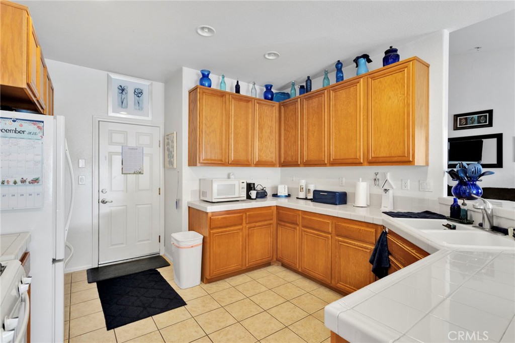 16179 Homoa Road Victorville, CA 92395 - Photo 14 of 36