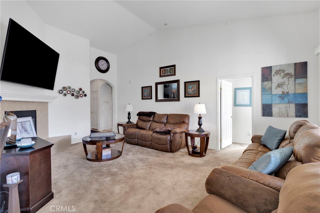 16179 Homoa Road Victorville, CA 92395 - Photo 6 of 36