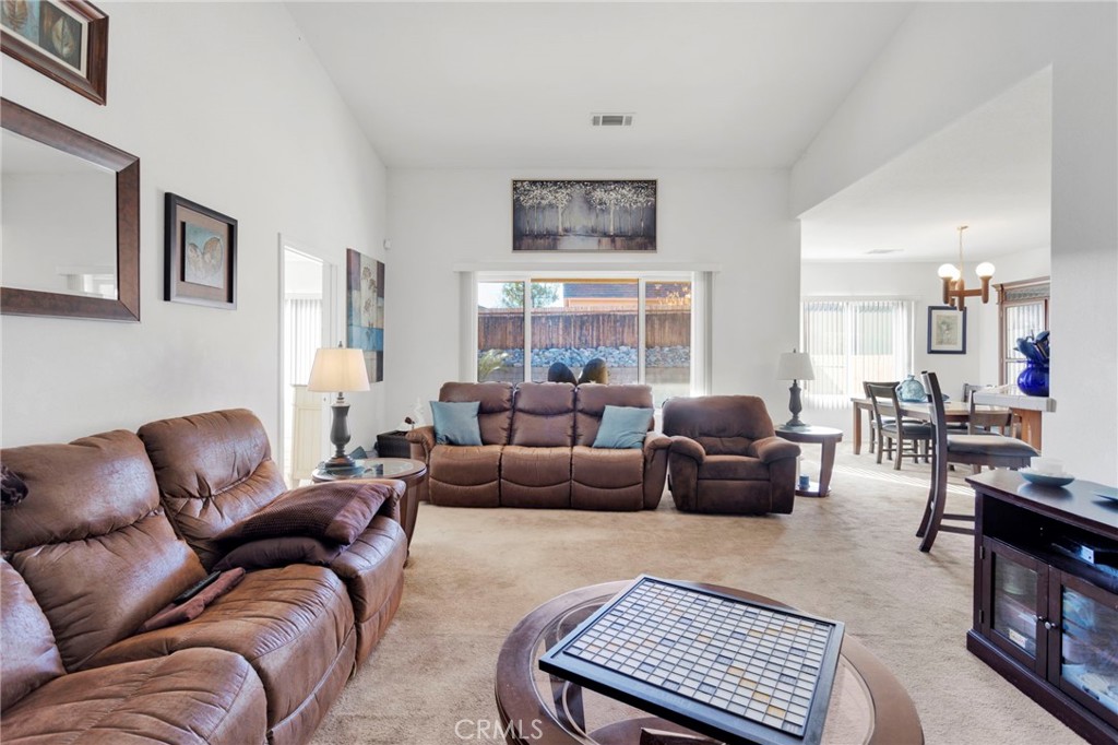 16179 Homoa Road Victorville, CA 92395 - Photo 9 of 36