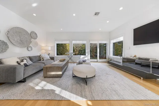 $945,000 | 68 Foster Avenue, Unit 13, Hampton Bays, NY 11946