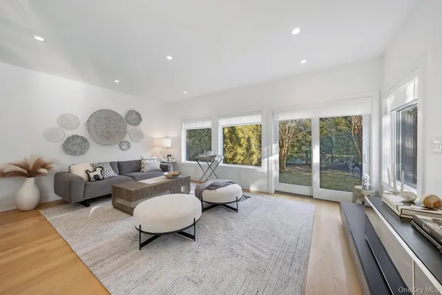 $945,000 | 68 Foster Avenue, Unit 13, Hampton Bays, NY 11946