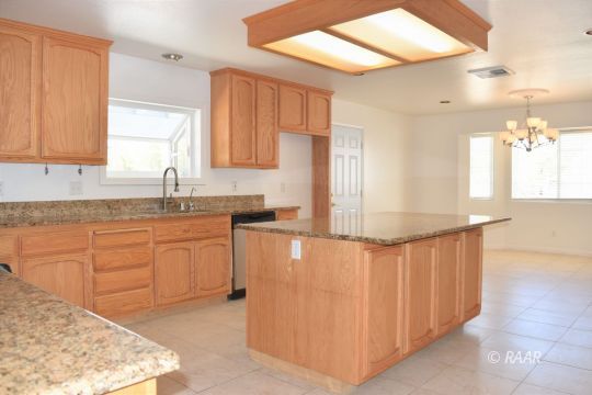 1411 Autumn Avenue Ridgecrest, CA 93555 - Photo 8 of 35