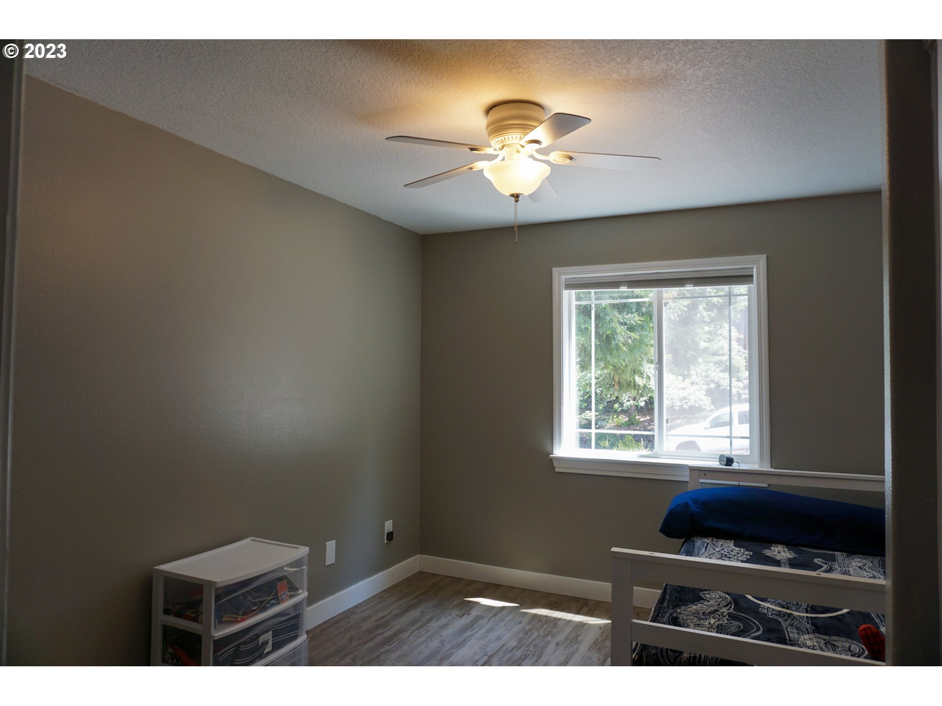 828 South 73rd Street Springfield, OR 97478 - Photo 17 of 23 a bedroom with a bed and a window