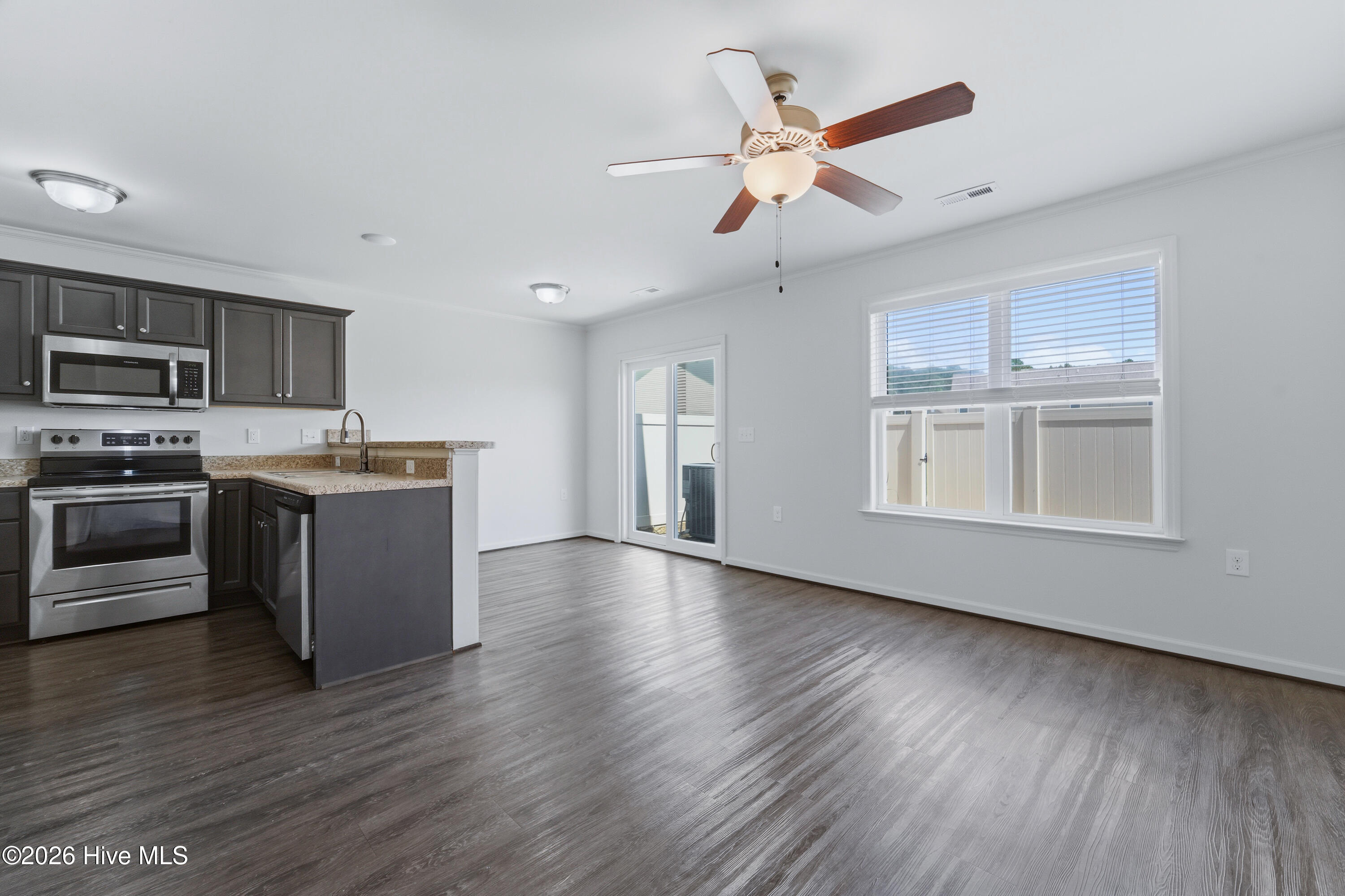 446 Sullivan Loop Road Midway Park, NC 28544 - Photo 4 of 27 Gallery Image 4