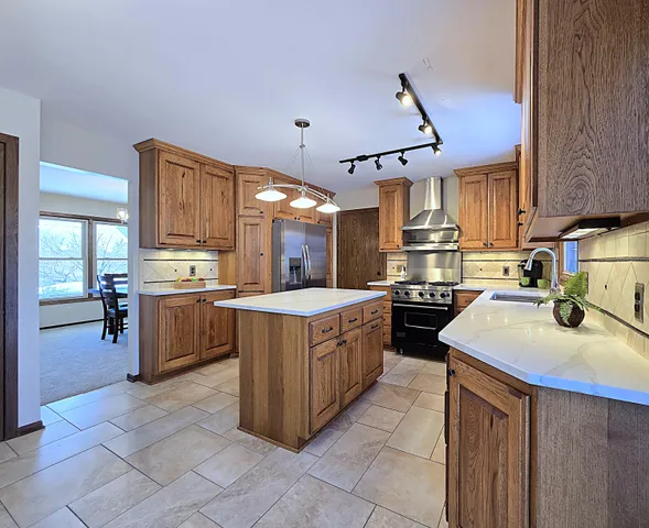 $524,900 | 5640 South Aberdeen Drive, New Berlin, WI 53146