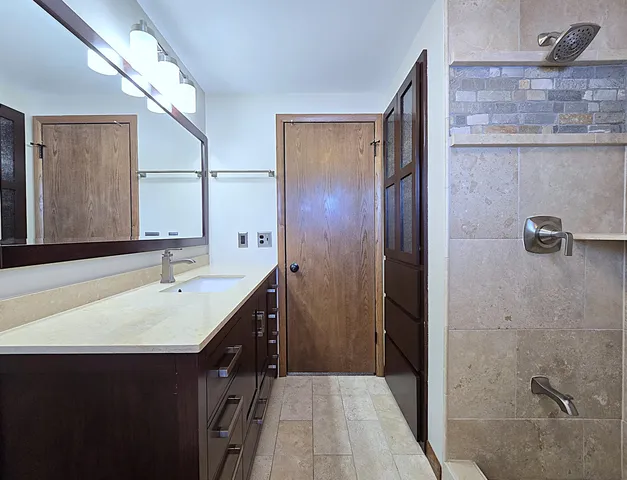 $524,900 | 5640 South Aberdeen Drive, New Berlin, WI 53146