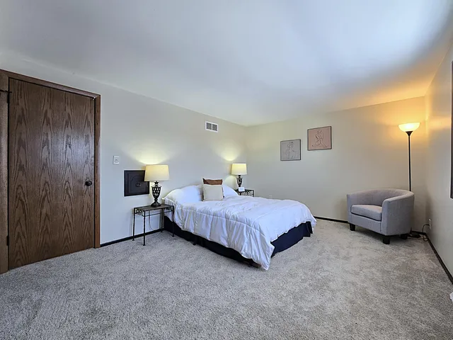 $524,900 | 5640 South Aberdeen Drive, New Berlin, WI 53146