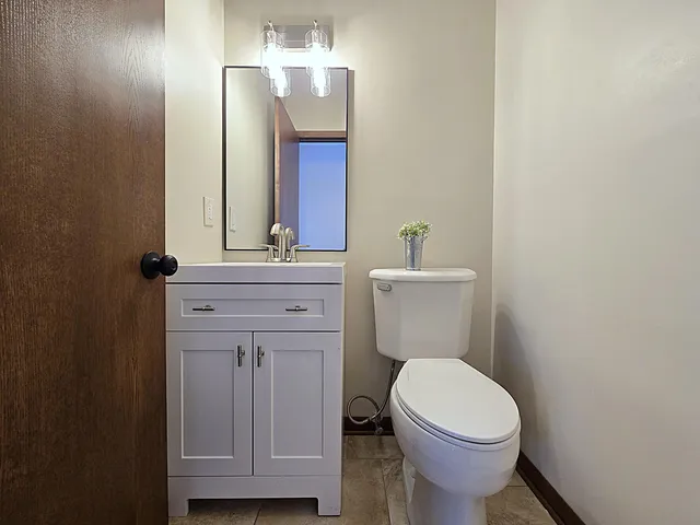 $524,900 | 5640 South Aberdeen Drive, New Berlin, WI 53146