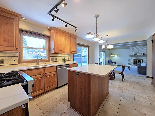 $524,900 | 5640 South Aberdeen Drive, New Berlin, WI 53146