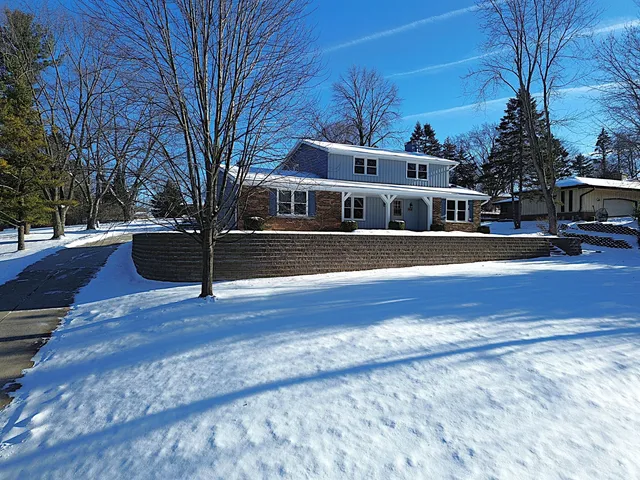 $524,900 | 5640 South Aberdeen Drive, New Berlin, WI 53146