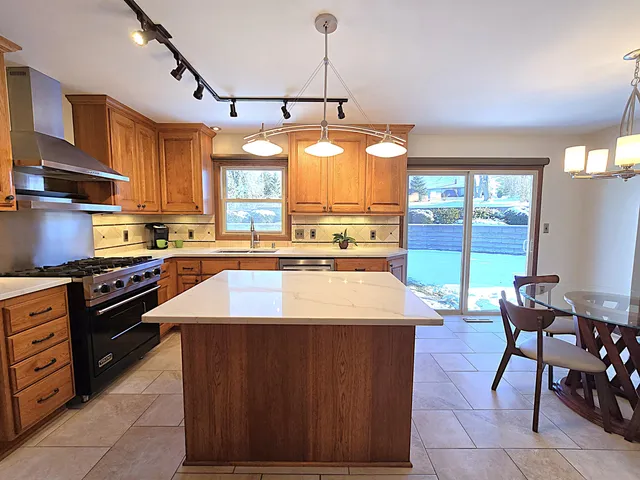 $524,900 | 5640 South Aberdeen Drive, New Berlin, WI 53146