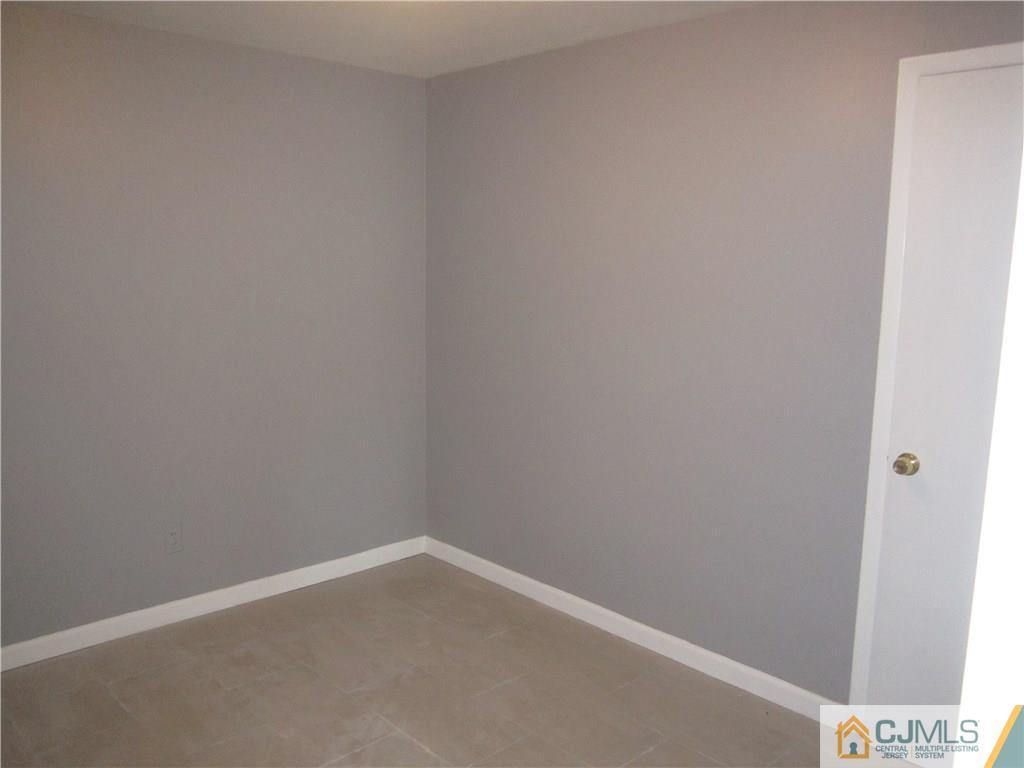 26 Outcalt Road Edison, NJ 08817 - Photo 17 of 23 a room that has a window in it