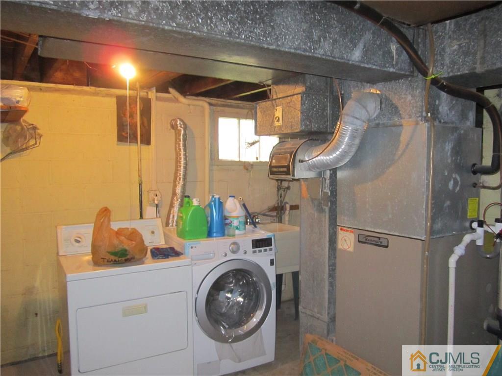 26 Outcalt Road Edison, NJ 08817 - Photo 19 of 23 a utility room with dryer and washer