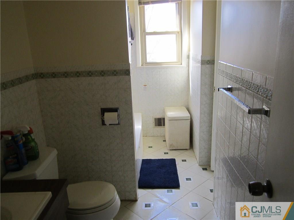 26 Outcalt Road Edison, NJ 08817 - Photo 9 of 23 a bathroom with a toilet a sink and shower