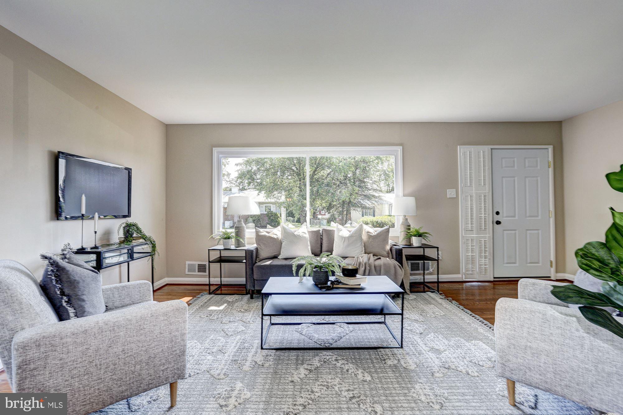 1026 Lakemont Road Baltimore, MD 21228 - Photo 2 of 28 Living Room | Main Entrance
