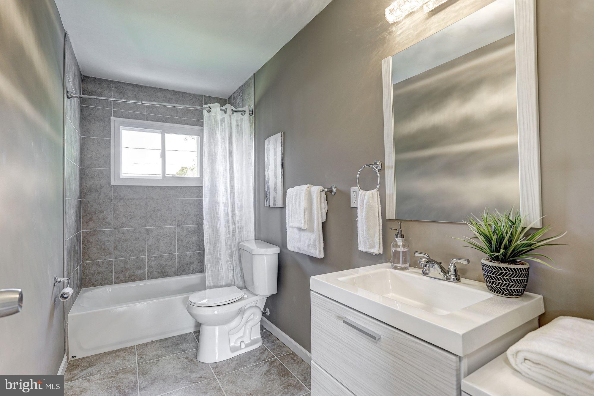 1026 Lakemont Road Baltimore, MD 21228 - Photo 15 of 28 Full Bath