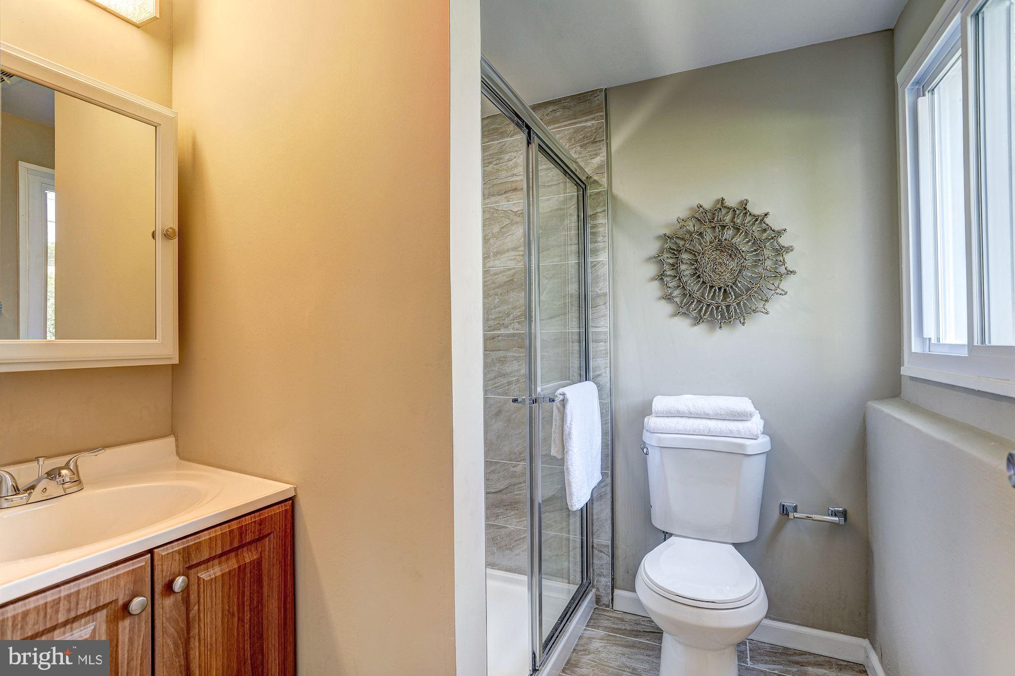 1026 Lakemont Road Baltimore, MD 21228 - Photo 22 of 28 Full Bath