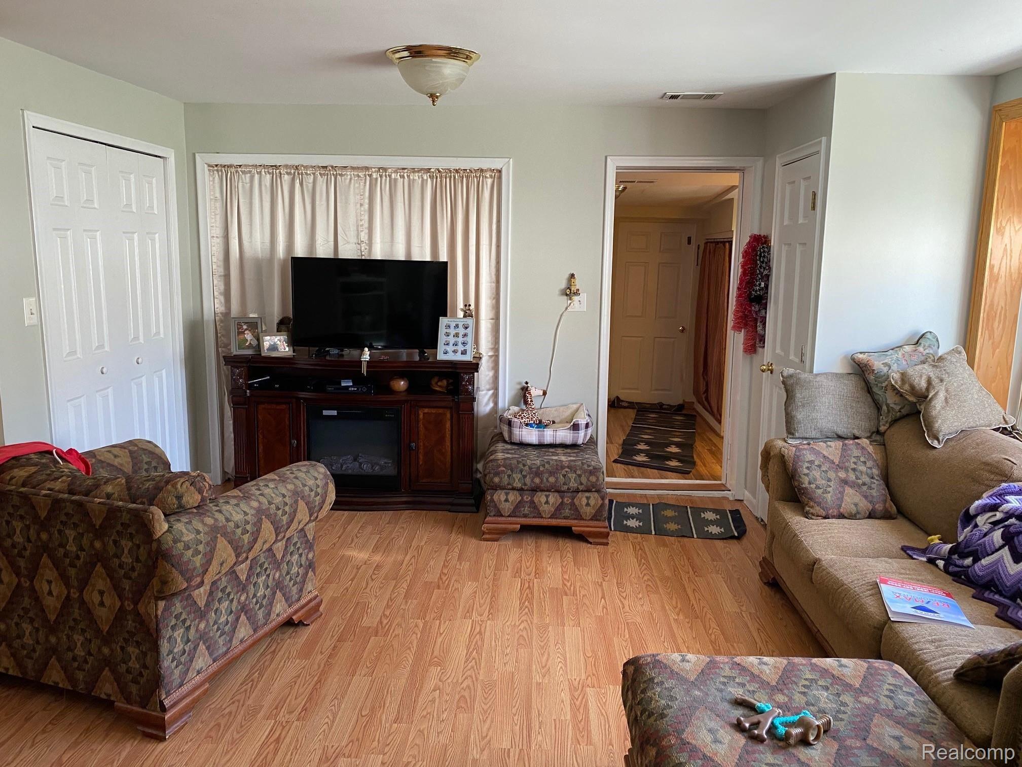 2421 Harrison Avenue Rochester, MI 48307 - Photo 11 of 16 IMG_0515.jpg
