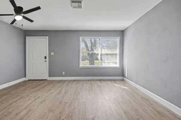 $1,200 | 123 5th Street, Brazoria, TX 77422