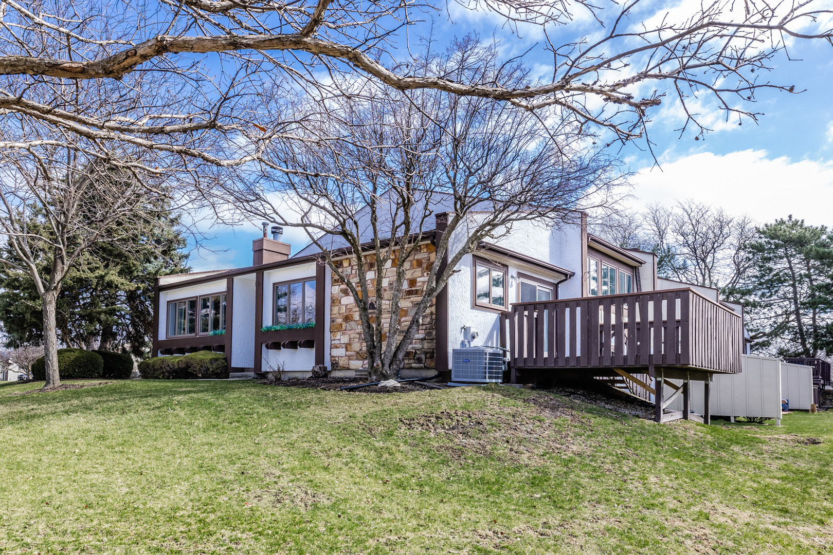 1 Cascade Drive Indian Head Park, IL 60525 - Photo 2 of 23