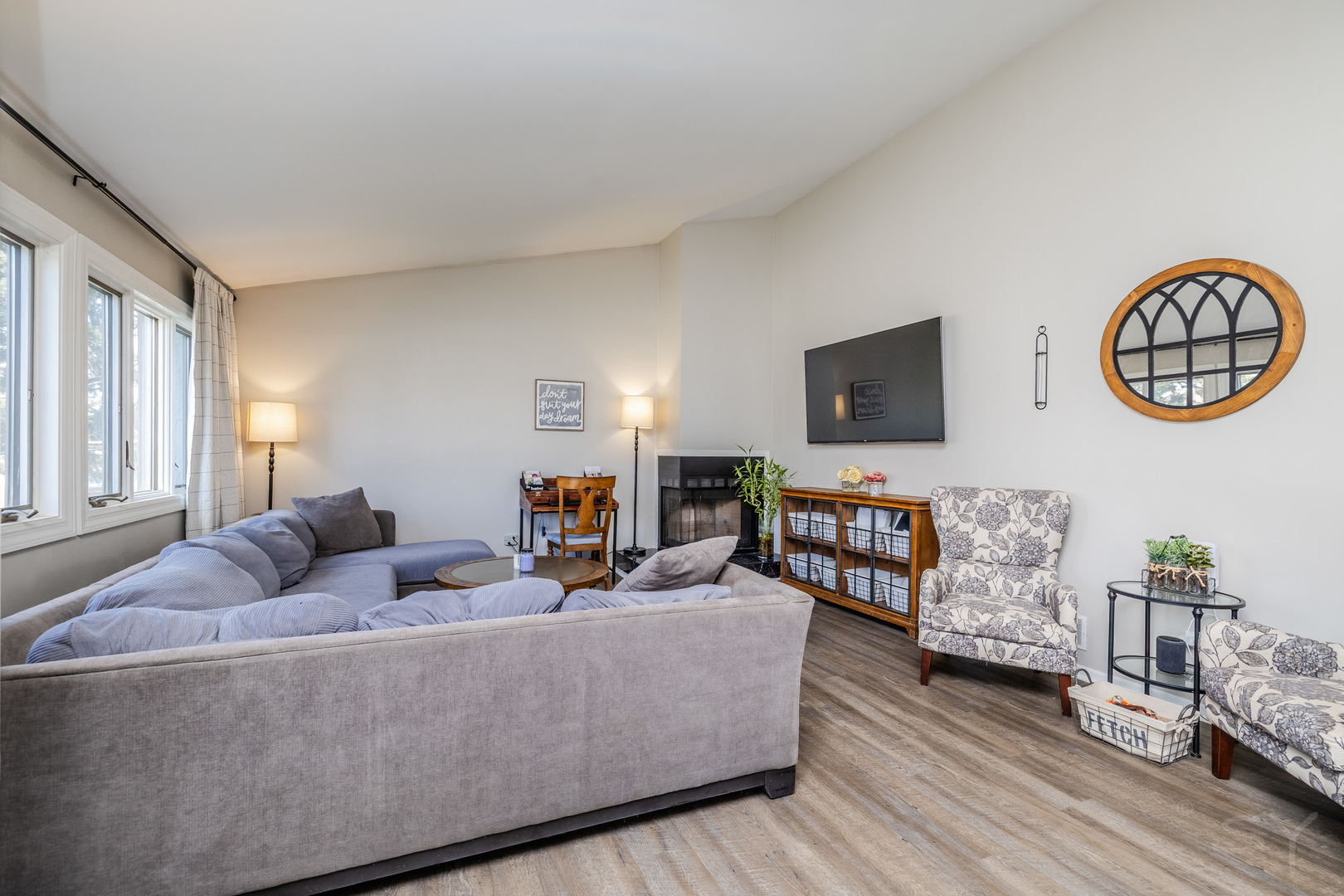 1 Cascade Drive Indian Head Park, IL 60525 - Photo 3 of 23