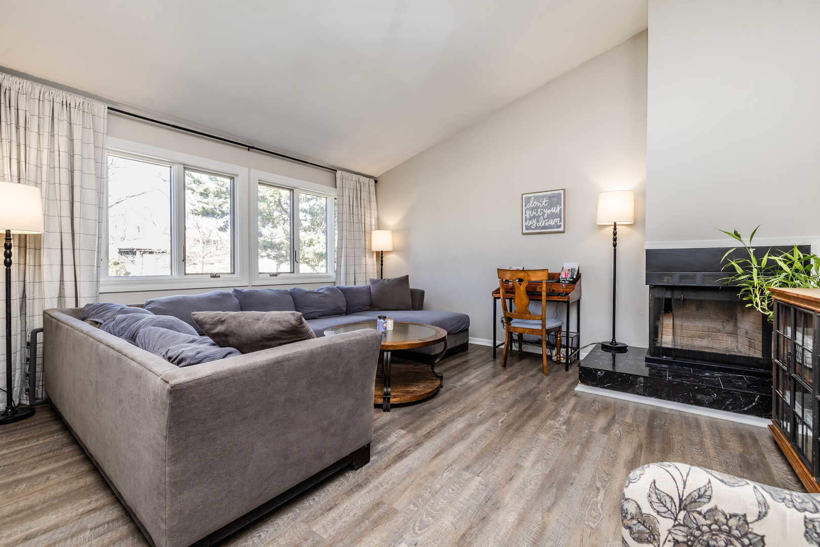 1 Cascade Drive Indian Head Park, IL 60525 - Photo 5 of 23