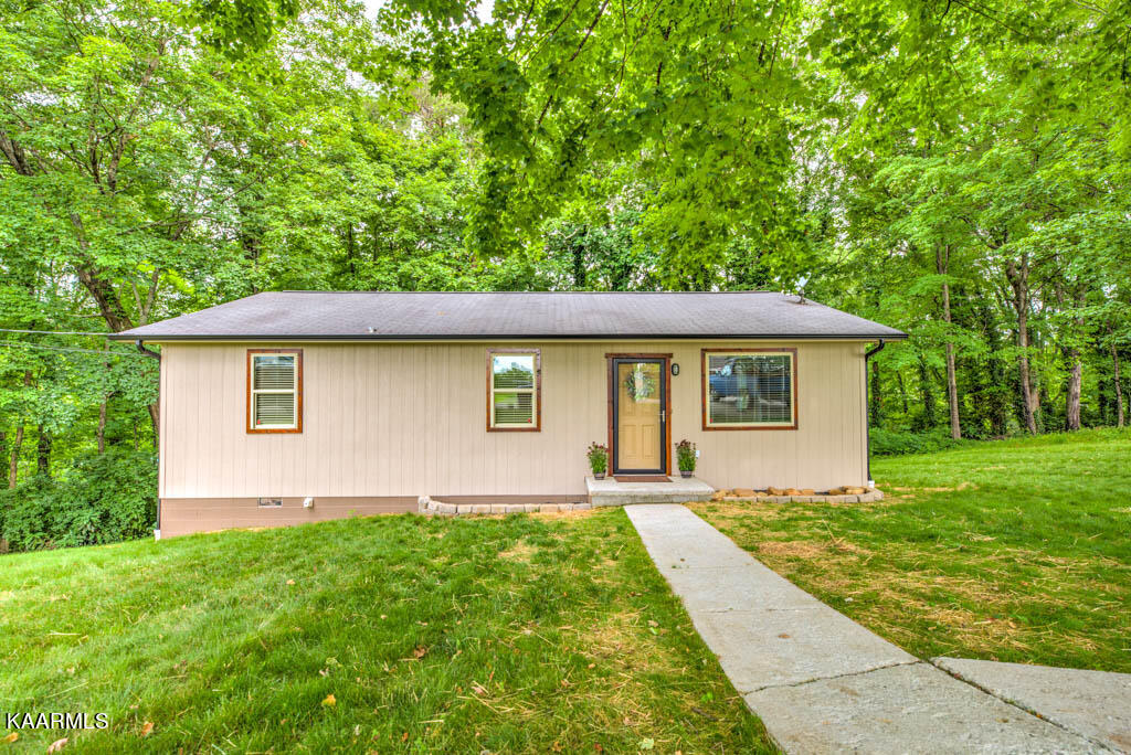 702 High Street Clinton, TN 37716 - Photo 1 of 20 Hgh702e (1)