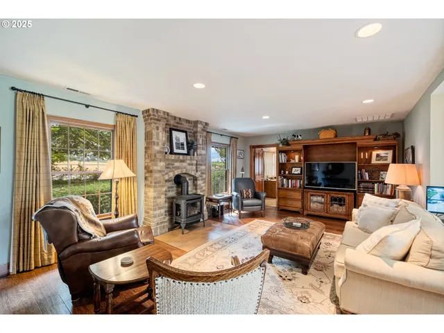 $1,990,000 | 6629 Champoeg Road Northeast, St. Paul, OR 97137