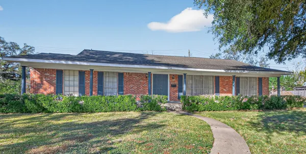 $2,750 | 9310 Cliffwood Drive, Houston, TX 77096