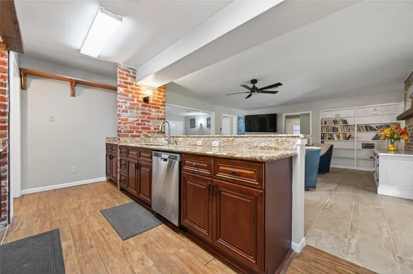 $2,750 | 9310 Cliffwood Drive, Houston, TX 77096