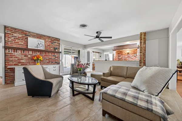 $2,750 | 9310 Cliffwood Drive, Houston, TX 77096