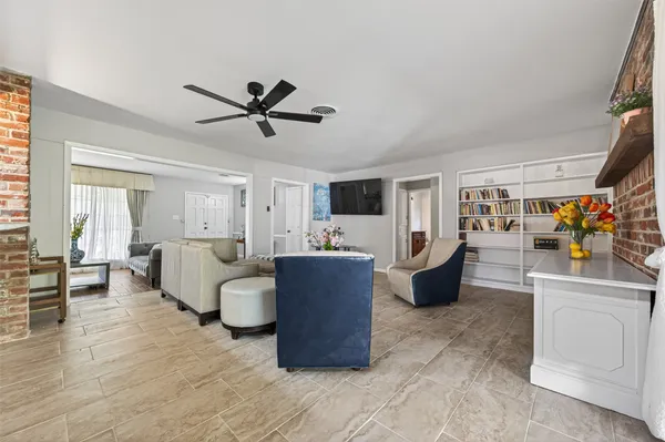 $2,750 | 9310 Cliffwood Drive, Houston, TX 77096