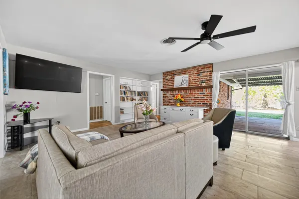 $2,750 | 9310 Cliffwood Drive, Houston, TX 77096