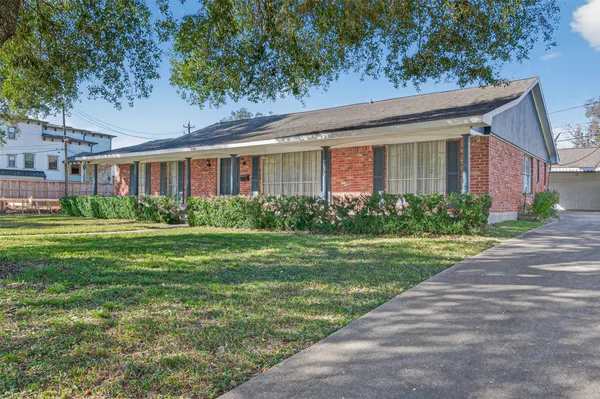 $2,750 | 9310 Cliffwood Drive, Houston, TX 77096