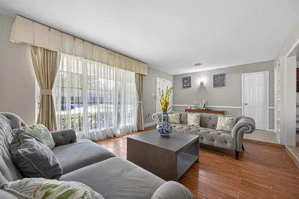 $2,750 | 9310 Cliffwood Drive, Houston, TX 77096