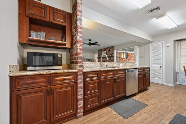 $2,750 | 9310 Cliffwood Drive, Houston, TX 77096