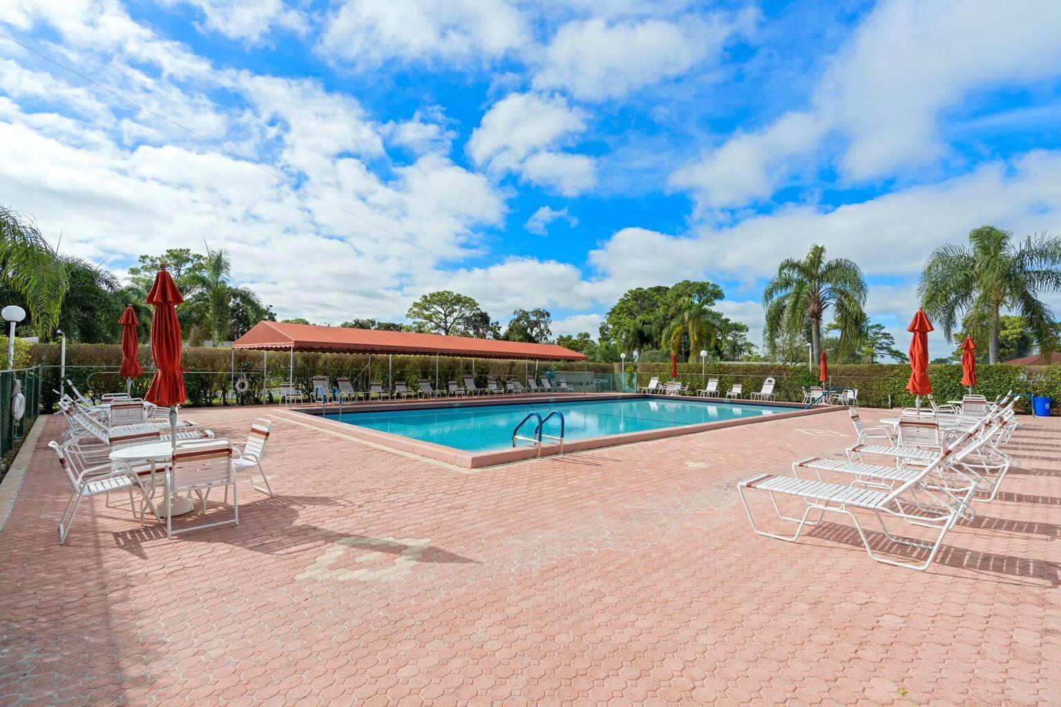 5400 Poppy Place, Unit B Delray Beach, FL 33484 - Photo 21 of 23 a view of a basket ball ground
